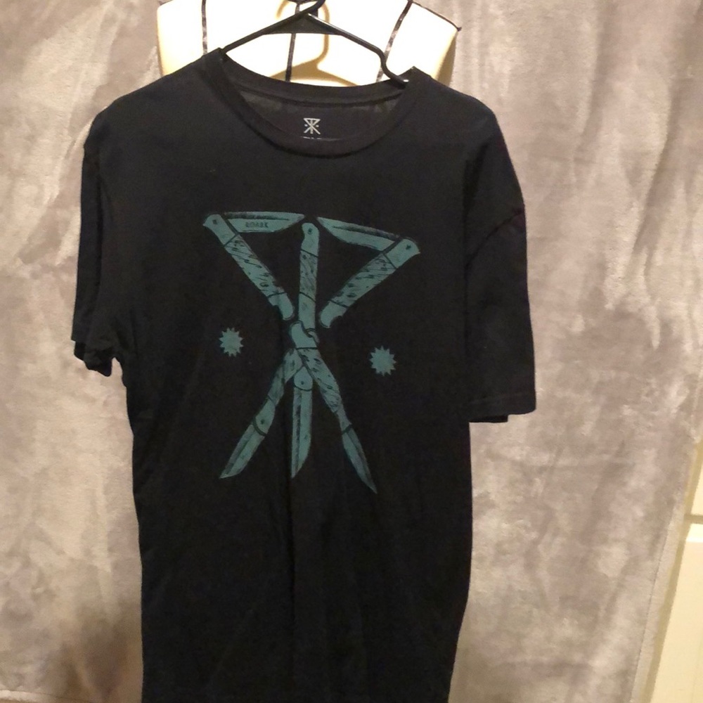 Black casual t-shirt